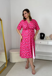 CARMEN  II Z KRÓTKIM RĘKAWEM SUKIENKA MIDI PLUS SIZE W KWIATY.  RÓŻOWO/CZERWONA 21 image 3