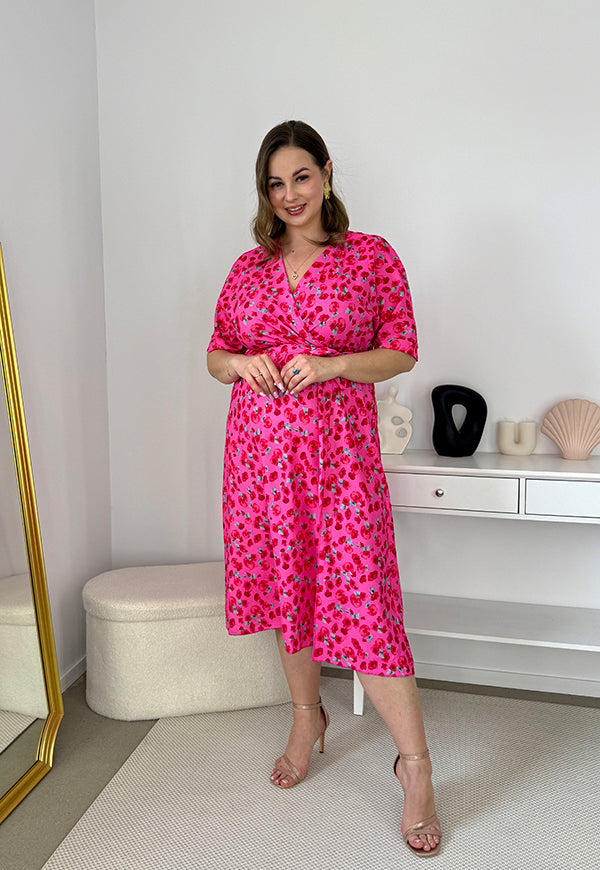 CARMEN  II Z KRÓTKIM RĘKAWEM SUKIENKA MIDI PLUS SIZE W KWIATY.  RÓŻOWO/CZERWONA 21 image 4