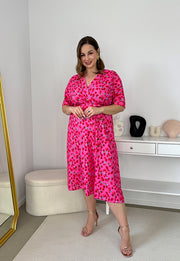 CARMEN  II Z KRÓTKIM RĘKAWEM SUKIENKA MIDI PLUS SIZE W KWIATY.  RÓŻOWO/CZERWONA 21 image 4