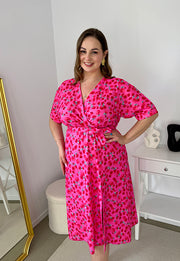 CARMEN  II Z KRÓTKIM RĘKAWEM SUKIENKA MIDI PLUS SIZE W KWIATY.  RÓŻOWO/CZERWONA 21 image 2