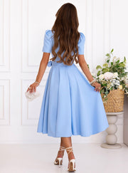 Błękitna rozkloszowana sukienka z wiązaniem Shelena - Błękitny
